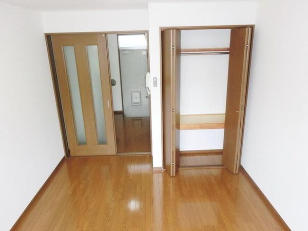 その他室内・内装(★明るくキレイなフローリングの洋室です★)