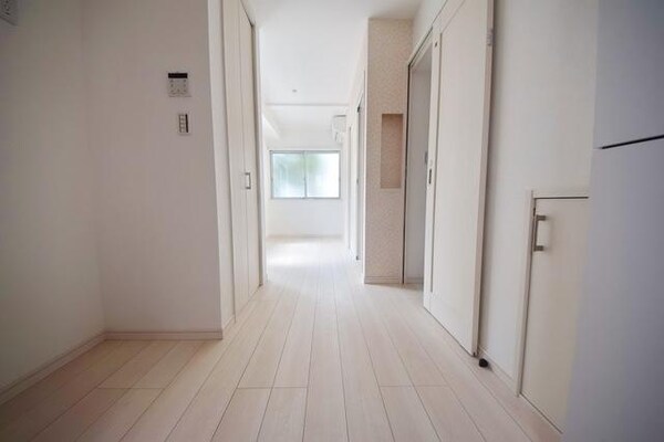 その他室内・内装(★玄関側からみたお部屋です★)