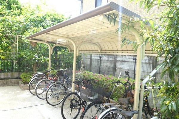 エントランス(★屋根付駐輪場★)