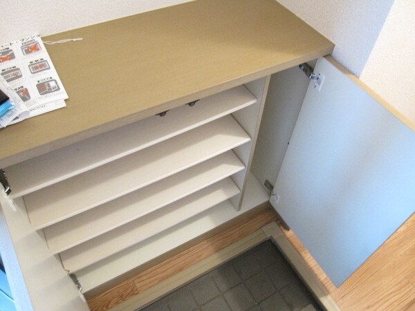 玄関(★玄関にはシューズＢＯＸがあります★)