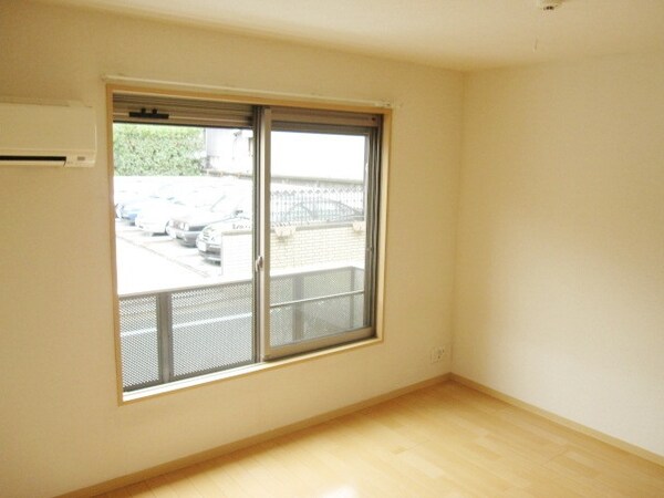 リビング・居室(★日当たりも良く綺麗なお部屋なので、非常に過ごしやすいです★)