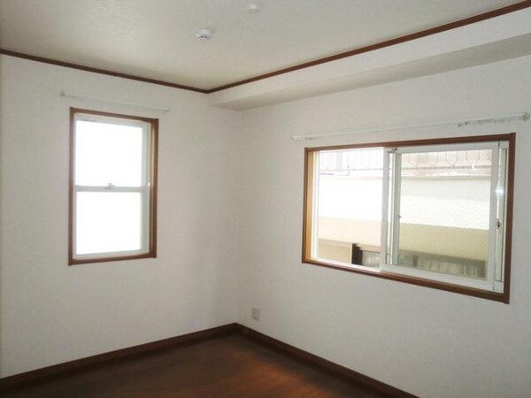 リビング・居室(★北側の洋室も２面採光で明るいお部屋です★)