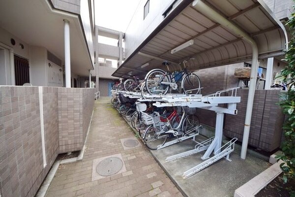 その他(★屋根つきの駐輪場です★)