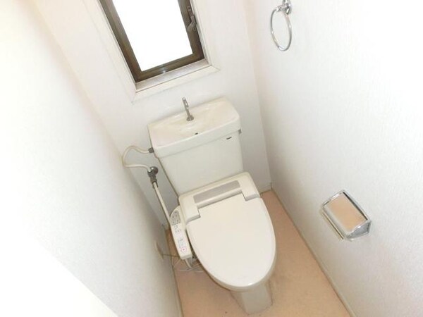 トイレ(★窓もついていて明るいトイレです★)
