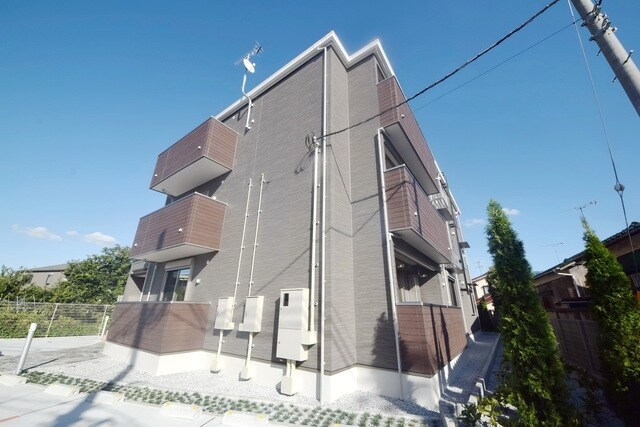 物件外観写真1　(外観・共用部分)