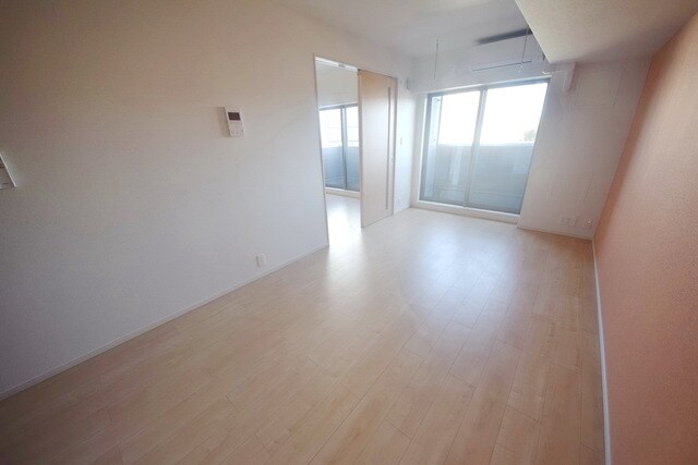 物件内観写真2　(フローリング)