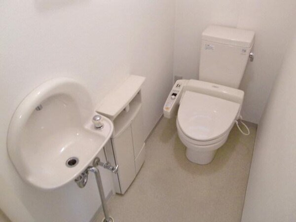 トイレ(★洗面台付のトイレスペースです★)