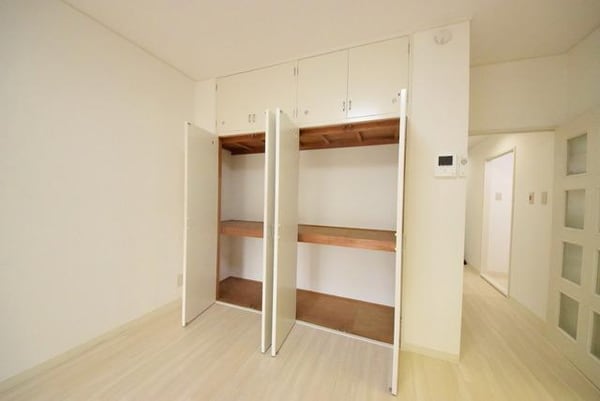 収納(★リビングにも大きな収納があります★)