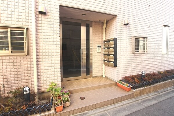 エントランス(部屋探しは株式会社　タウンハウジング　までお気軽にお問合せ…)