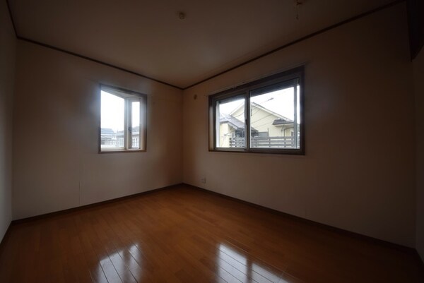 その他室内・内装(★窓のある寝室です★)