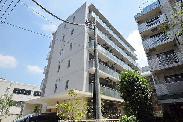 外観(★調布駅至近の築浅マンション・安心のオートロック付きです★)