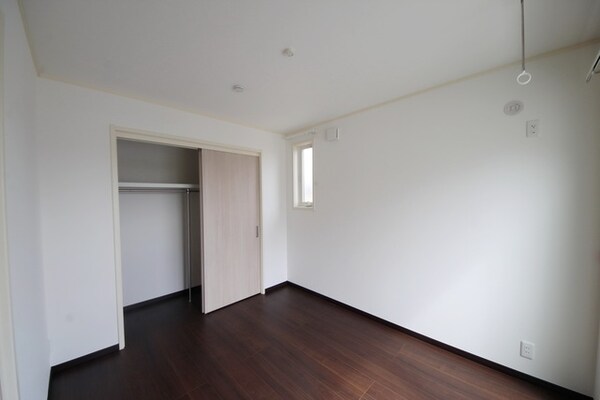 その他室内・内装(★★2面採光の明るい寝室5.2帖です★)