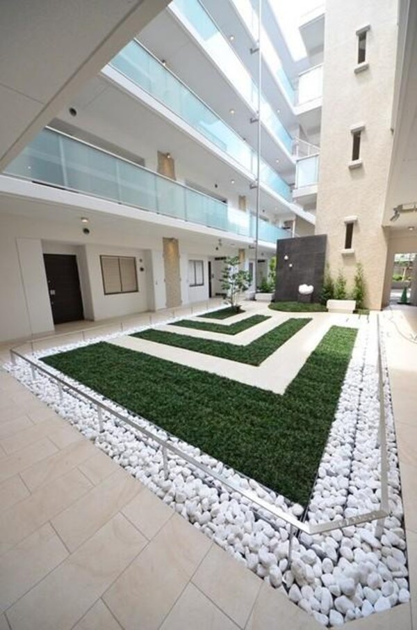 エントランス(タウンハウジング調布店まで♪)