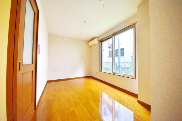 リビング・居室(★6.1帖の明るい洋室です★)