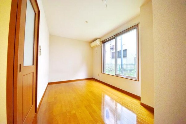 リビング・居室(★6.1帖の明るい洋室です★)