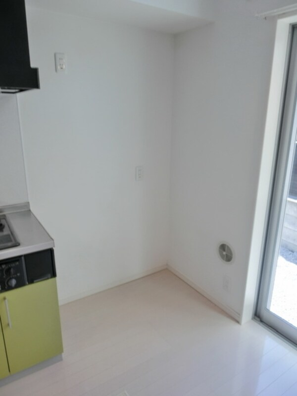 設備(★キッチン脇の冷蔵庫等をおく事ができるスペースです★)