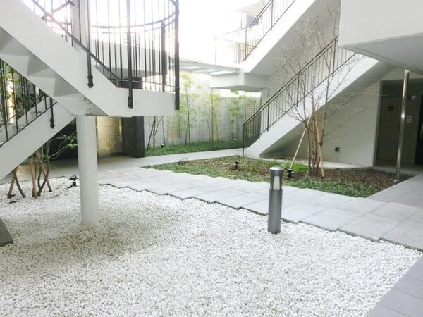 共有部分(★マンション中心部に庭があります★)