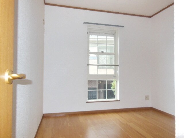 物件内観写真3　(洋室４．５帖)