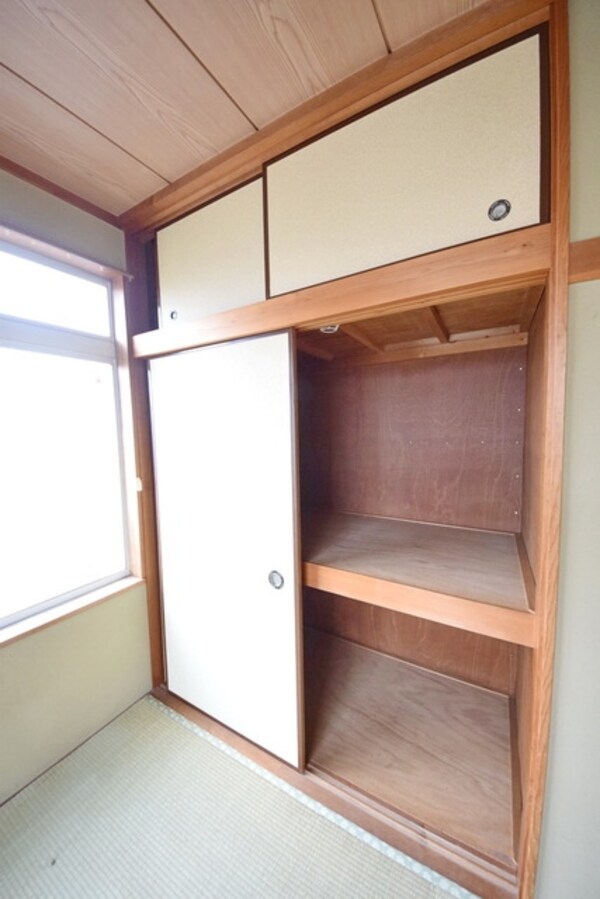 収納(♪たっぷり入る天袋付の収納♪)
