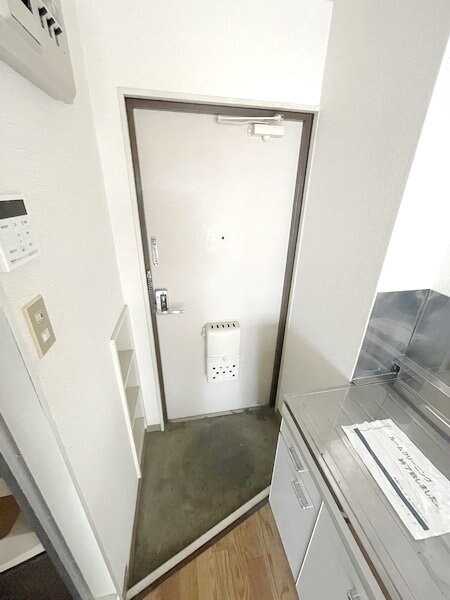 物件内観写真8　(玄関)