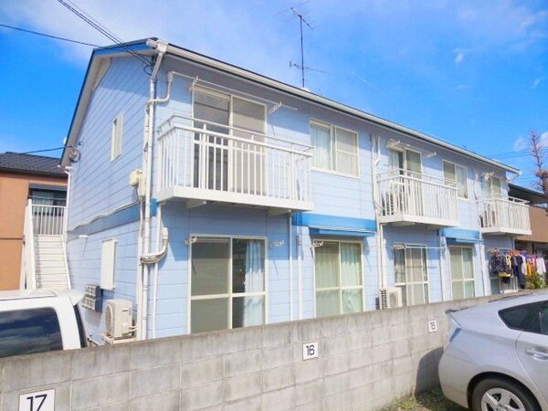 外観(★目の前が駐車場なので陽当たりを遮る建物もございません★)