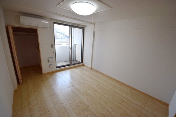 リビング・居室(～7.4帖のお部屋です・照明付きですよ～)