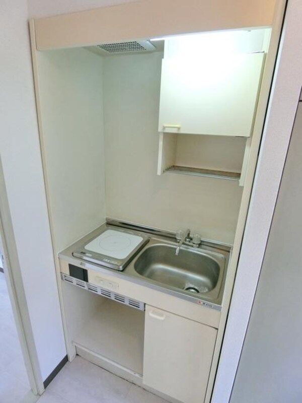 キッチン(＊同建物の同間取りの別のお部屋のイメージです。お部屋により…)