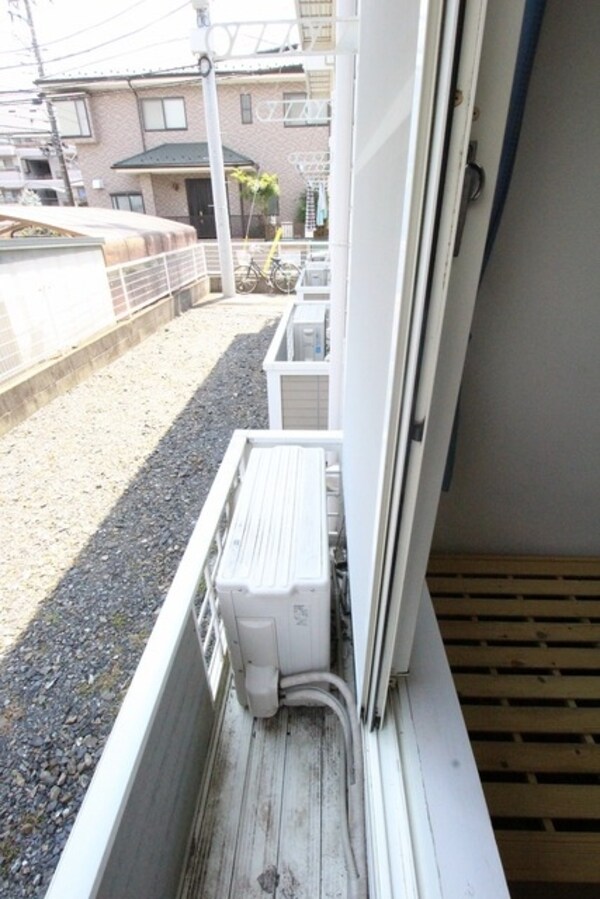 バルコニー(★窓の外に洗濯物を干せます★)