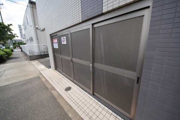 その他(★扉付きのごみ置き場です★)
