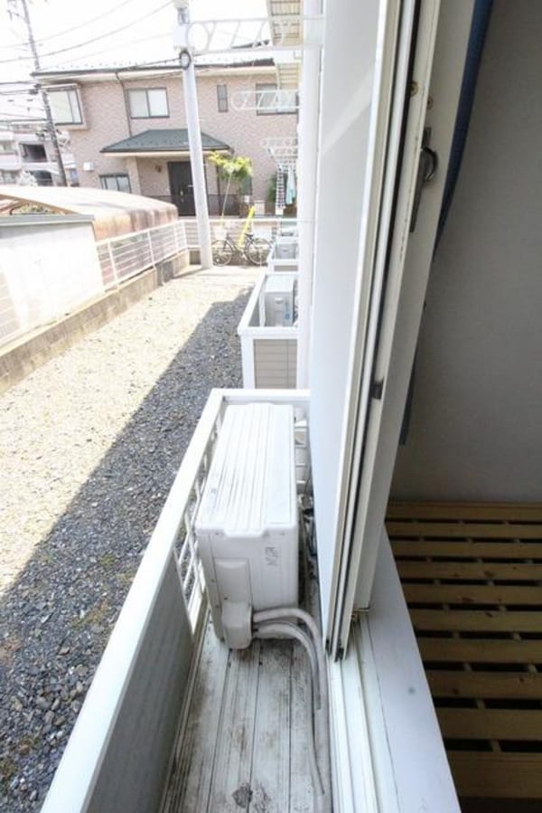 バルコニー(★窓の外に洗濯物を干せます★)