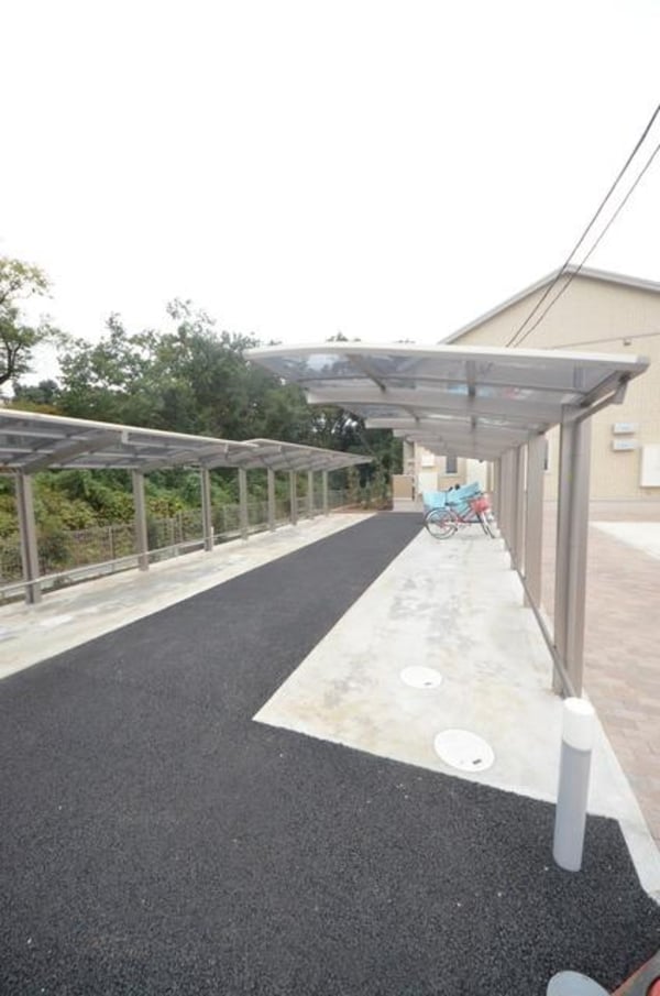 共有部分(♪屋根付き駐輪場♪)