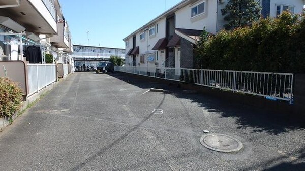 駐車場(～広い駐車スペース～)