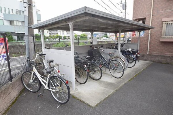 共有部分(★屋根付いてるので雨にも濡れませんね★)