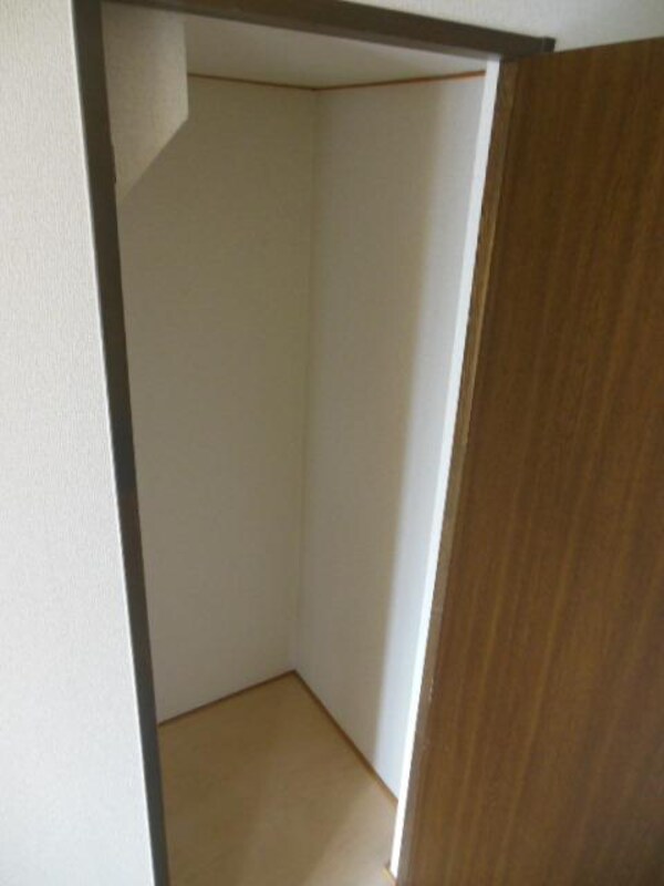設備(★階段下収納★)