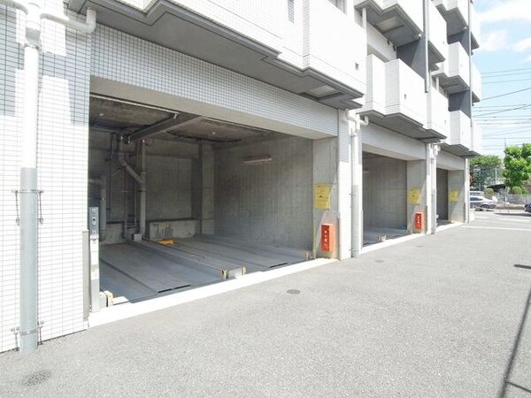 駐車場(駐車場は立体になっていますが最上階です☆)
