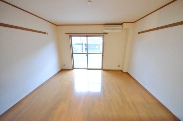 物件内観写真2　(♪明るいお部屋♪)