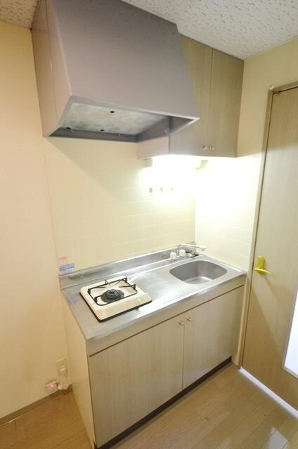 物件内観写真2　(♪火力の強いガスコンロ！♪)