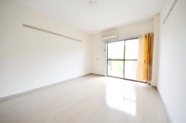 物件内観写真3　(♪明るいお部屋！♪)