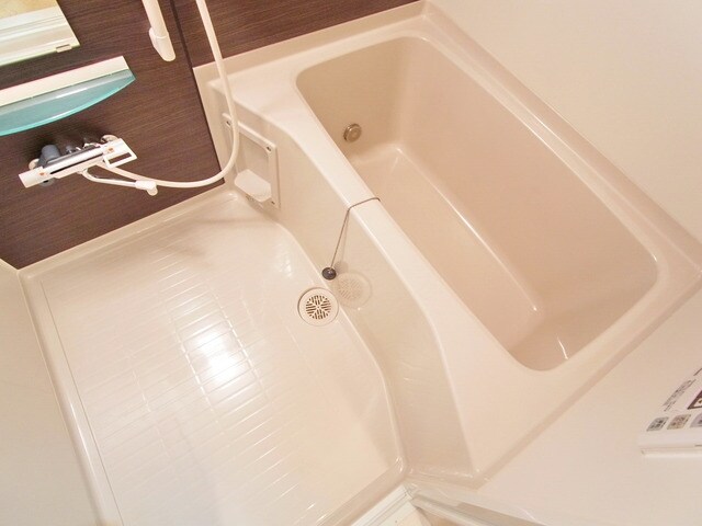 物件内観写真4　(♪サッパリ爽快バスタイム！♪)