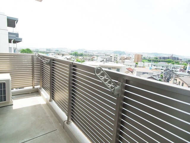 物件内観写真11　(♪お布団を難なく干せる大きなバルコニー付き♪)