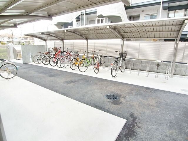 物件内観写真19　(♪屋根付駐輪場♪)