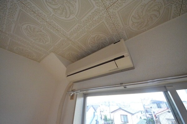 設備(☆暑い日も寒い日もこの１台ですね☆)