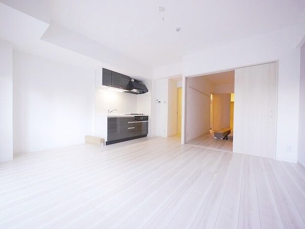 その他室内・内装(★明るく広い13.3帖リビングです★)