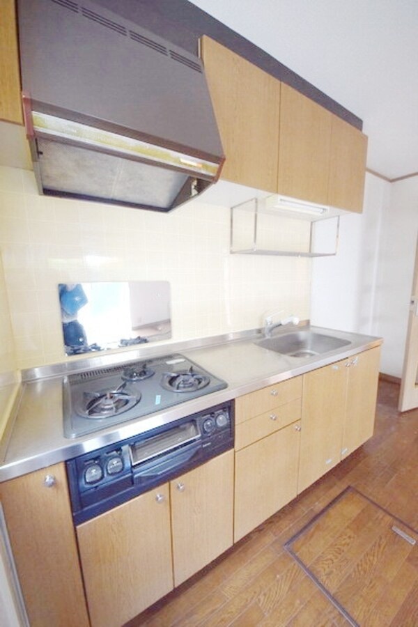 キッチン(★３口のガスコンロがついたシステムキッチンです★)