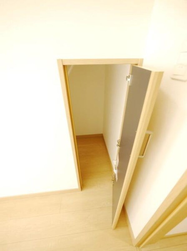 収納(★ロフト階段下の収納です★)
