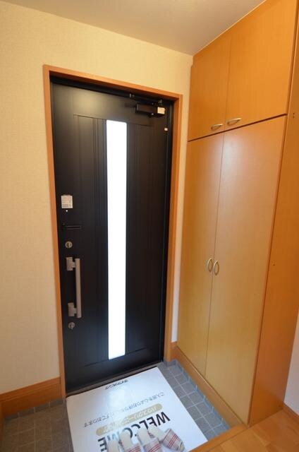 物件内観写真10　(玄関)