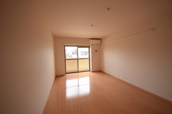 リビング・居室(★日当たりの良いフローリングのお部屋です★)