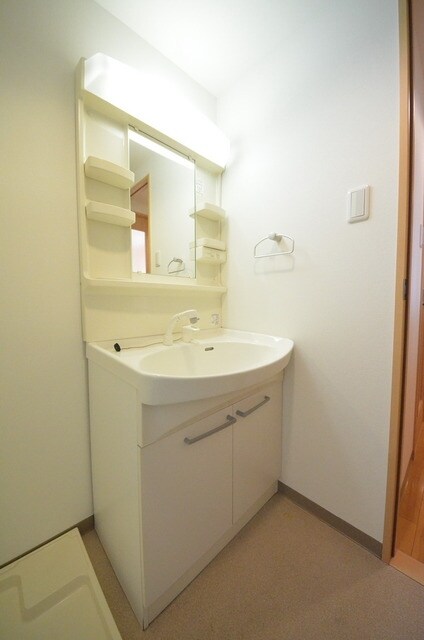 物件内観写真9　(☆お風呂上がりのドライヤーも洗面所で便利に活用☆)