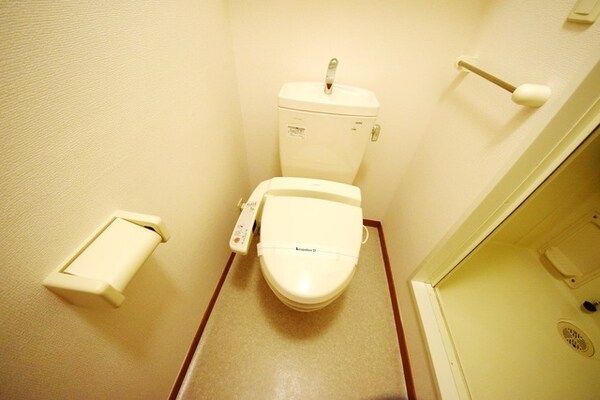 トイレ(★清潔感のあるシャワートイレです★)