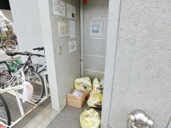 共有部分(☆共用ゴミ置き場（ドアを開けございます）☆)